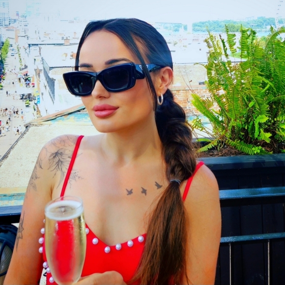 Meet your Posher, Amy - Picture 1 of 1